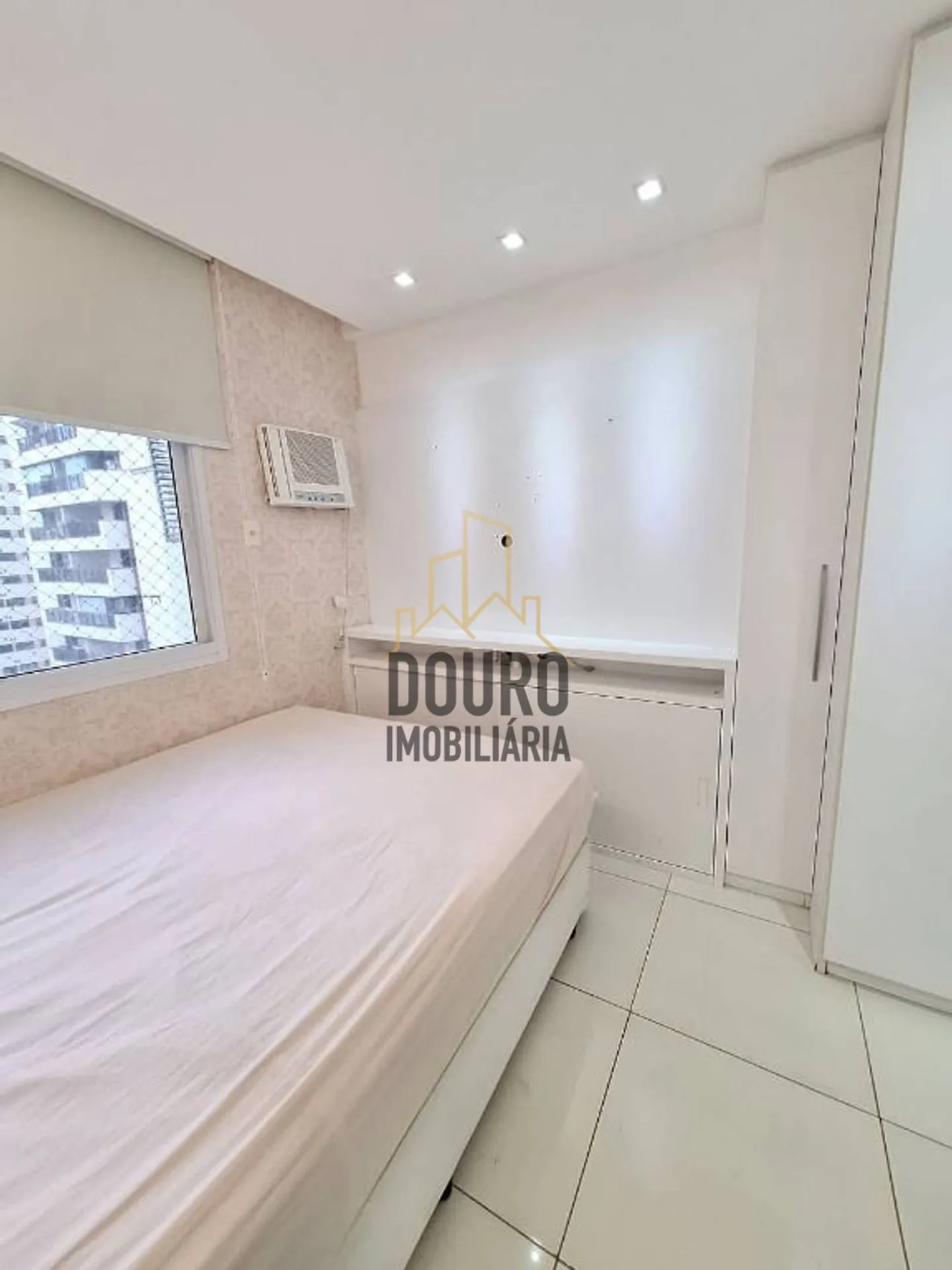Furnished 2-bedroom apartment with enclosed balcony — photo 13