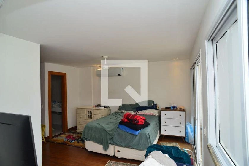 Furnished apartment, 300 m², with a glass-enclosed balcony — photo 33