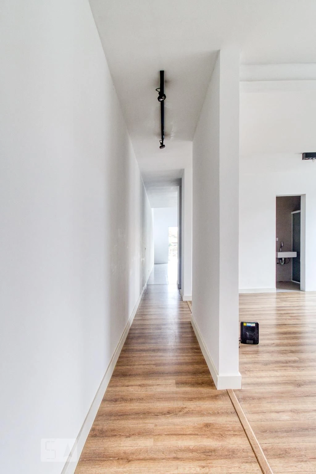 House with 3 bedrooms and 4 bathrooms with a closed kitchen — photo 51