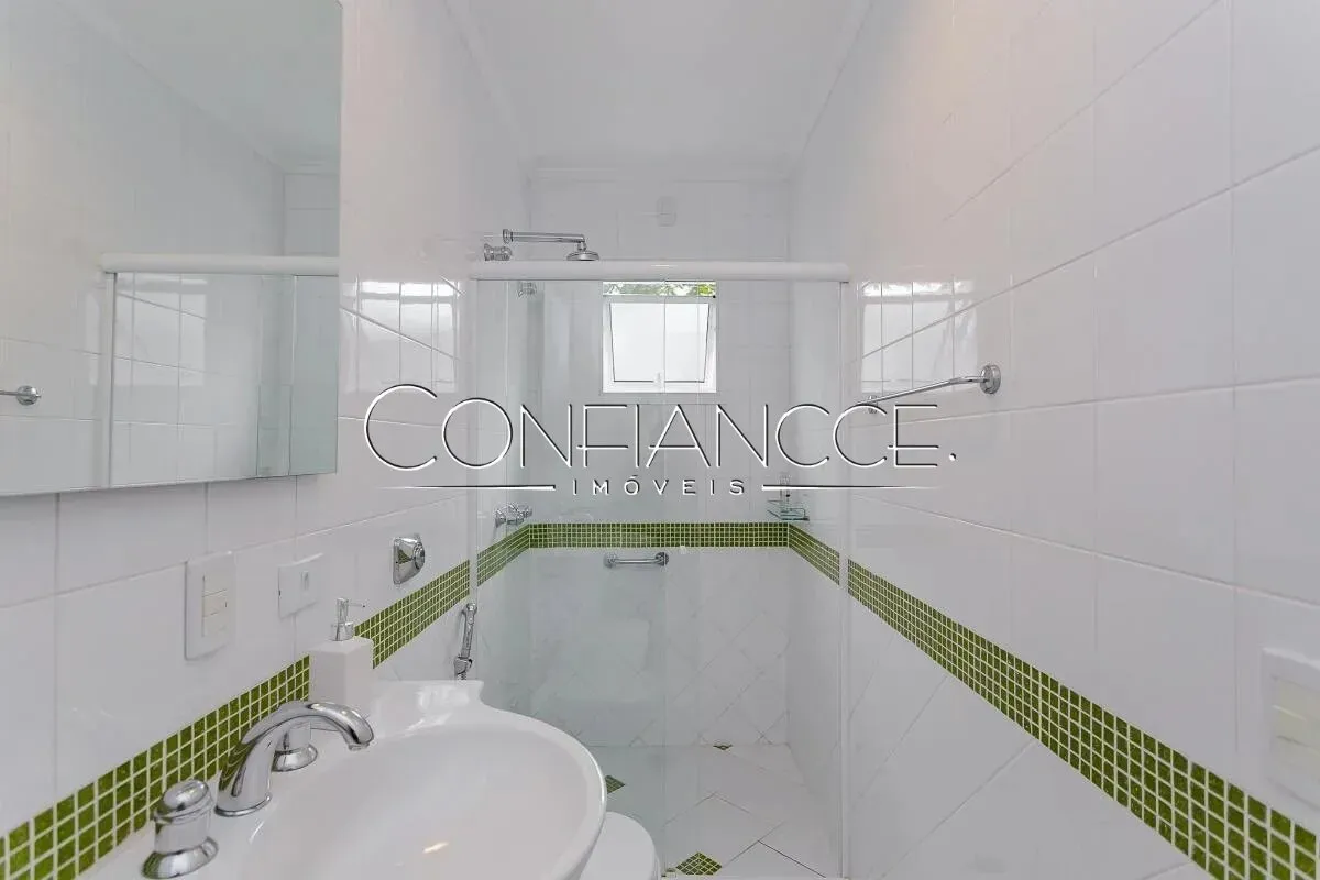 House with 4 en-suite bedrooms and 6 parking spaces — photo 31