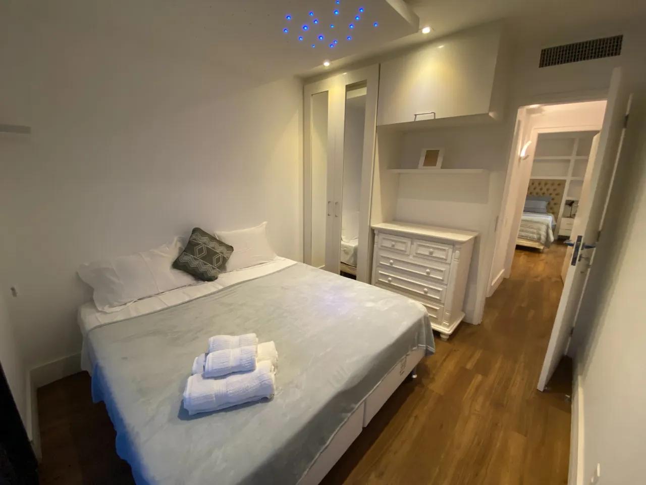 Furnished 2-bedroom apartment with balcony, 95 m² — photo 3