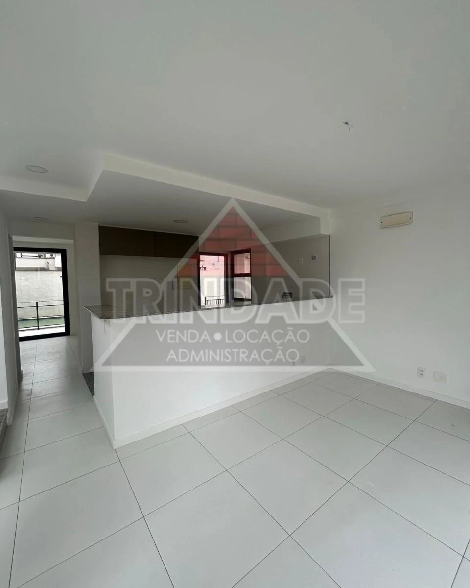 Casa duplex de 3 suítes com cozinha americana e piscina