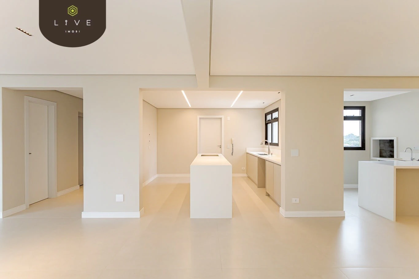 3-bedroom apartment with glazed balcony and private BBQ — photo 6
