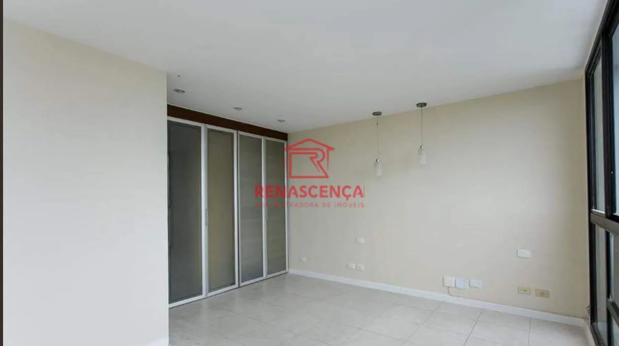 Apartment with 3 bedrooms and a balcony with floor-to-ceiling windows — photo 13