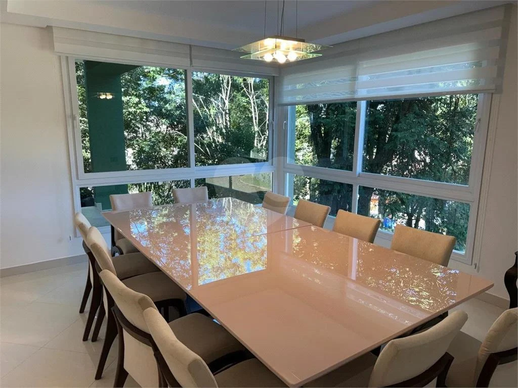 5-bedroom house with floor-to-ceiling windows — photo 3