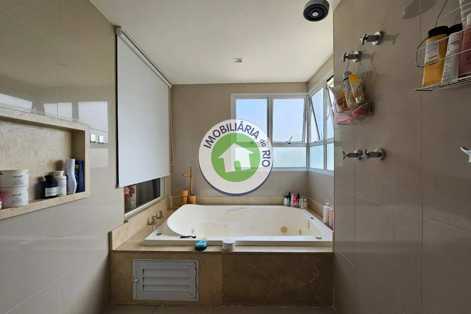 Furnished apartment with 4 bedrooms and 5 bathrooms — photo 32