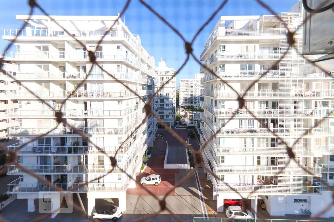 Rental apartment with 4 bedrooms and a glassed-in balcony — photo 6