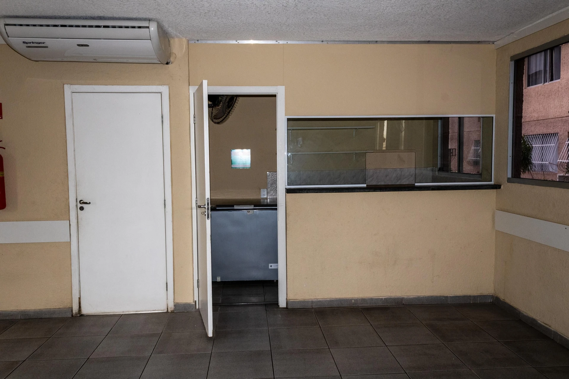 2-bedroom rental apartment with a balcony — photo 34