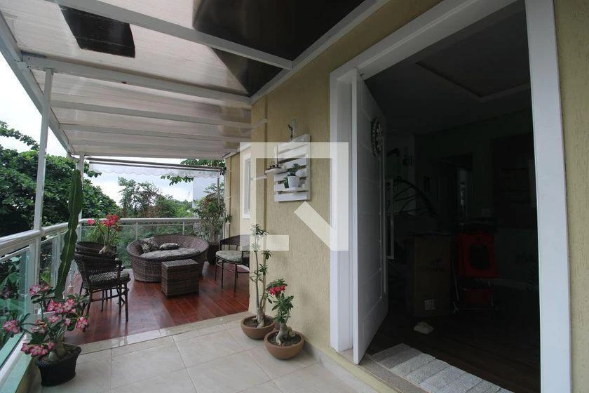 House for rent with 3 en-suite bedrooms and 200 m² — photo 21