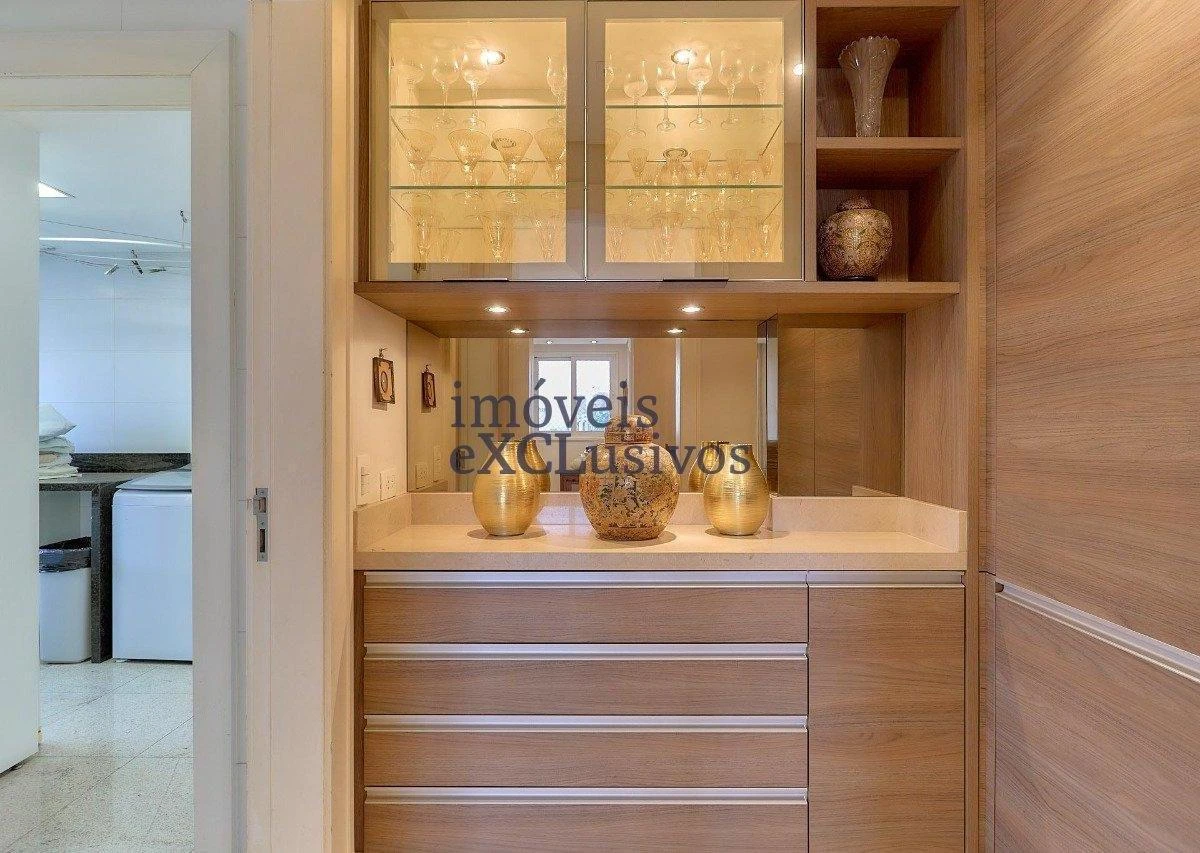 Furnished 240 m² apartment with 3 en-suites — photo 21
