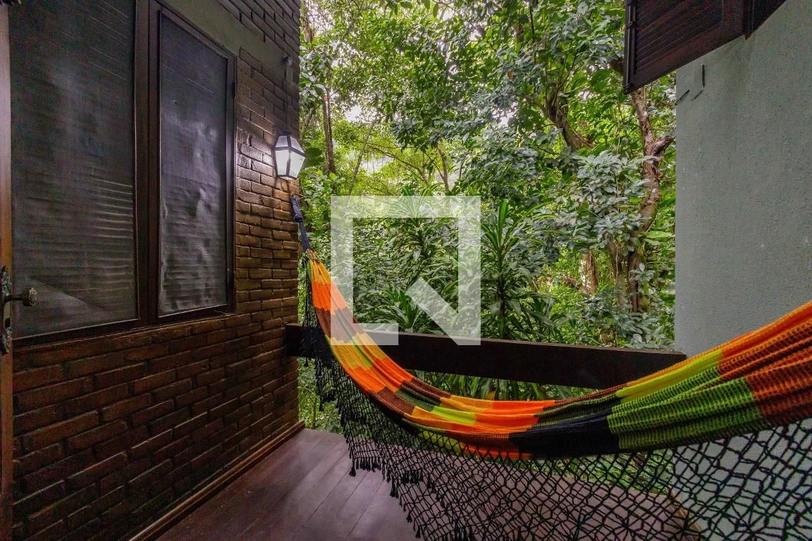 4-bedroom house with a walk-in closet in Rio de Janeiro — photo 46