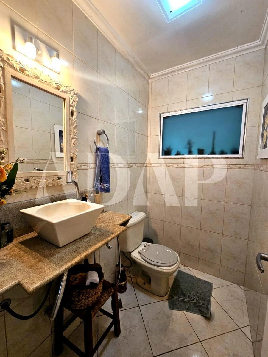Unfurnished 254 m² house with a built-in balcony grill — photo 2