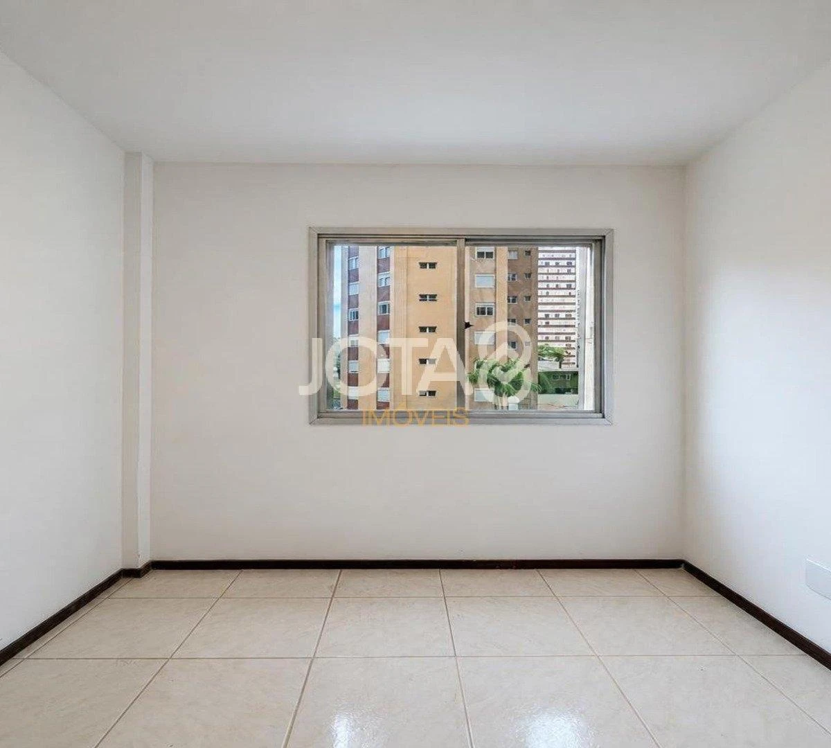 3-bedroom apartment in a building with a gym — photo 17