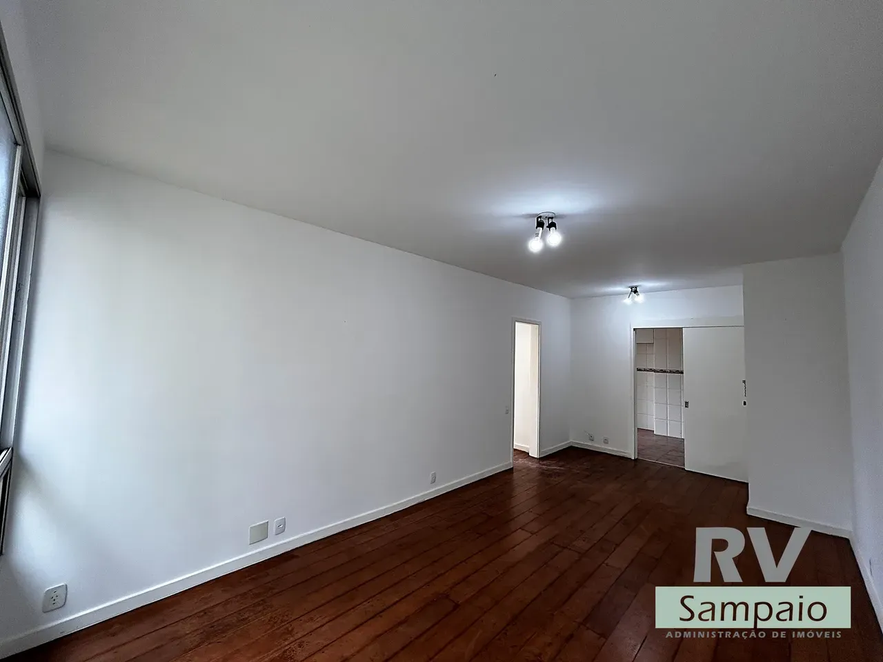 One-bedroom apartment with a mountain view in Rio de Janeiro — photo 28