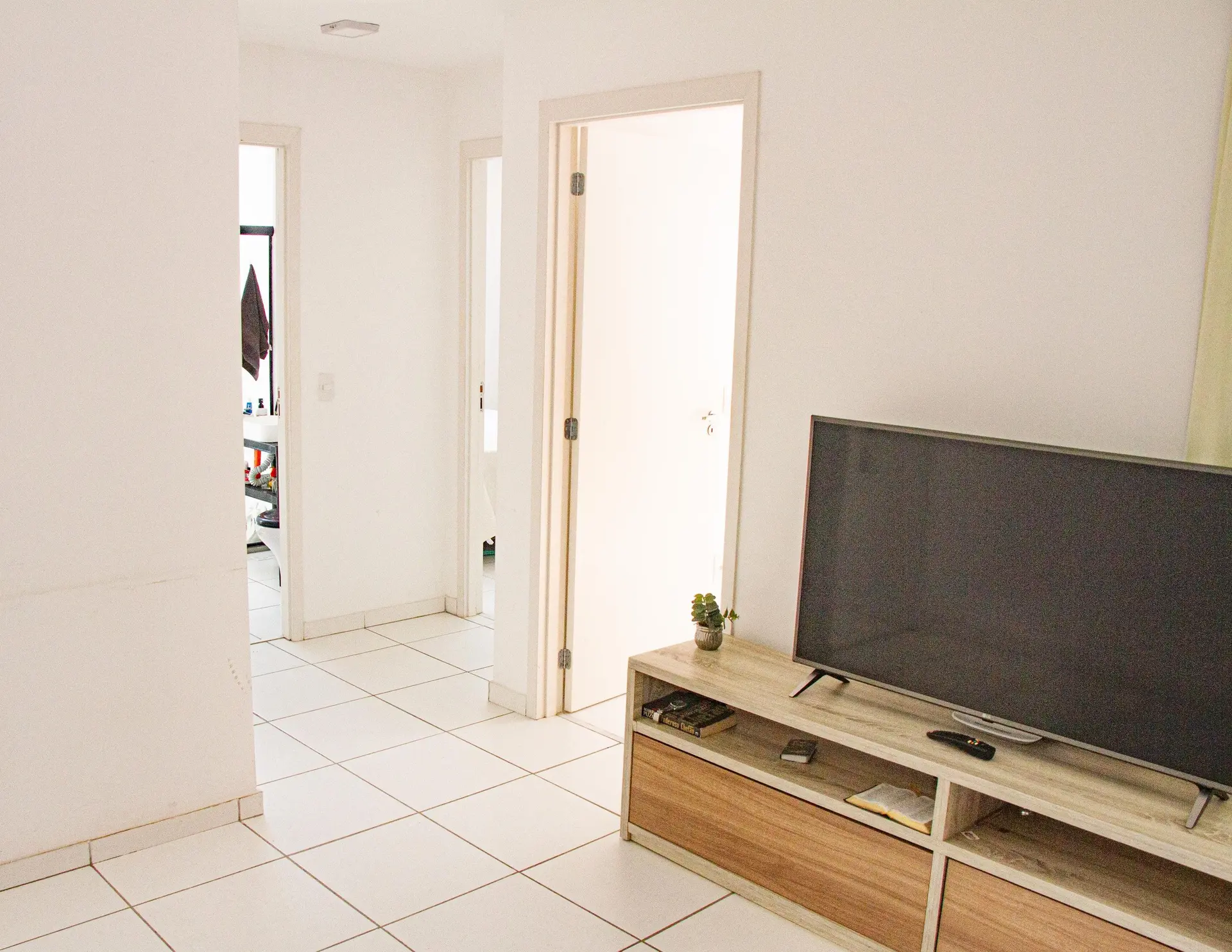 Furnished 2-bedroom apartment with 1 bathroom — photo 13