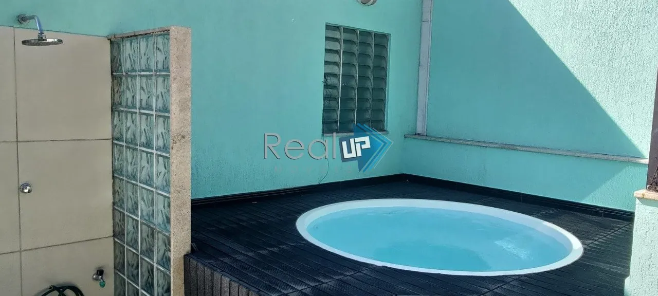 Unfurnished apartment with 3 bedrooms and a glazed balcony — photo 38