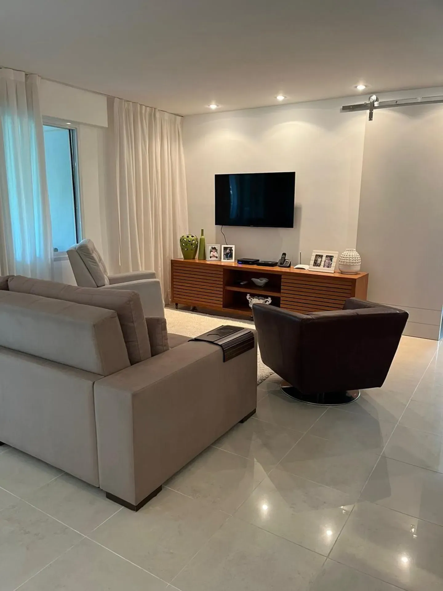 Furnished apartment with balcony, 4 bedrooms and 5 baths — photo 20