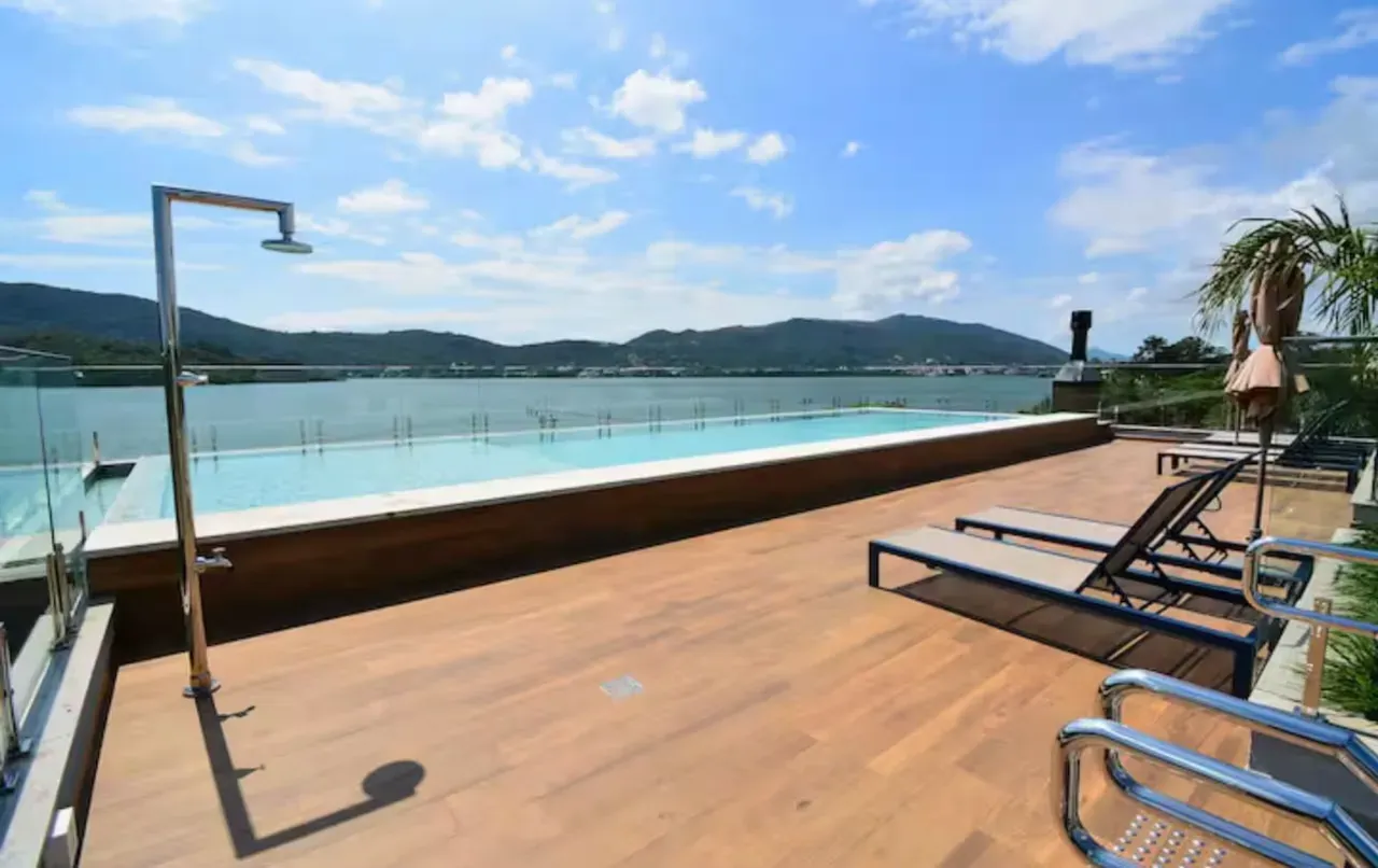Furnished apartment, 50 m², with floor-to-ceiling windows — photo 17