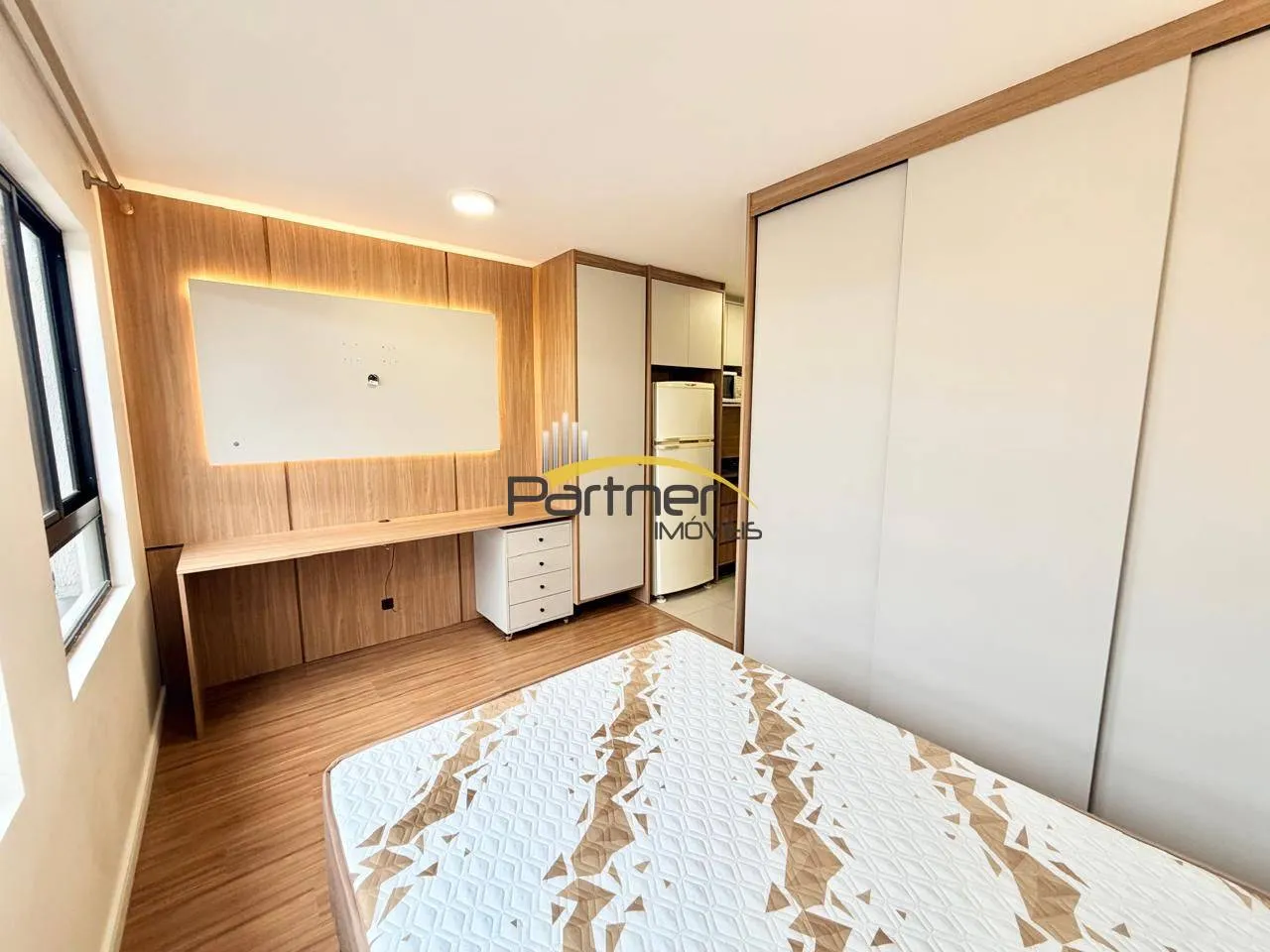 Studio no 4º andar com janelas do piso ao teto — photo 4