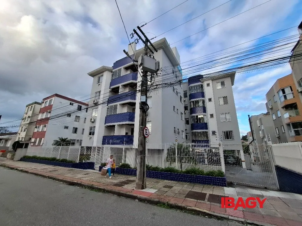 Furnished 93 m² apartment with 2 bedrooms and suite — photo 19