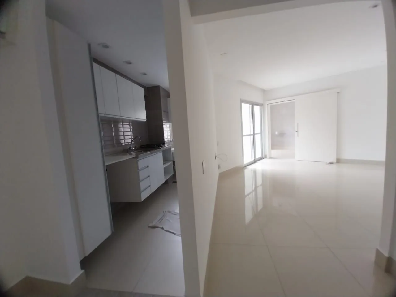 Furnished 1-bedroom apartment with open-plan kitchen — photo 2