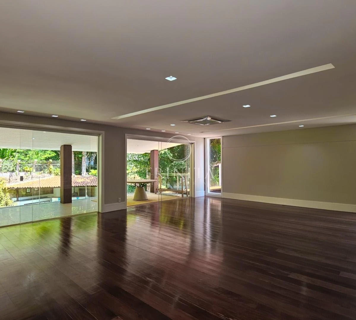 5-bedroom house with a bathtub in Rio de Janeiro — photo 35