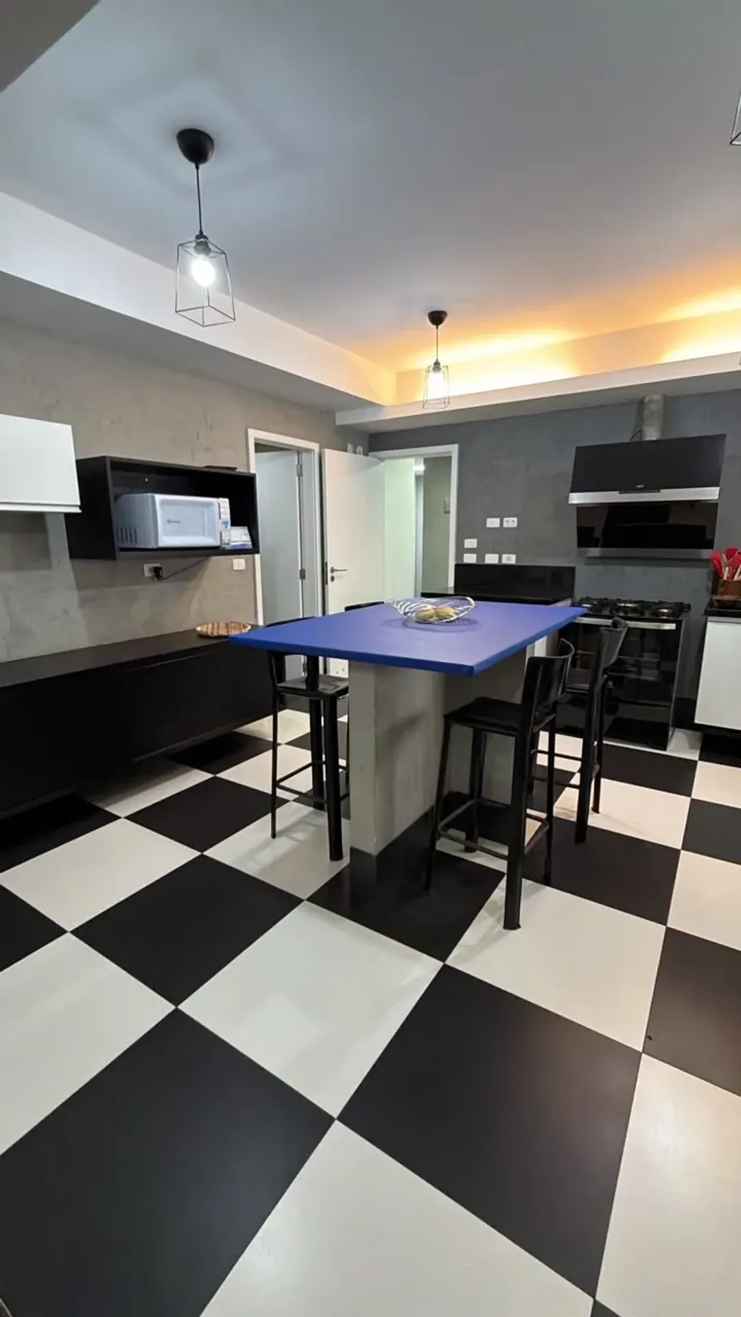 Furnished apartment with 4 bedrooms and open-plan kitchen — photo 20