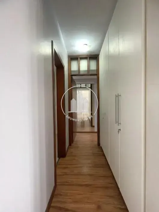 4-bedroom apartment in a building with a pool — photo 23