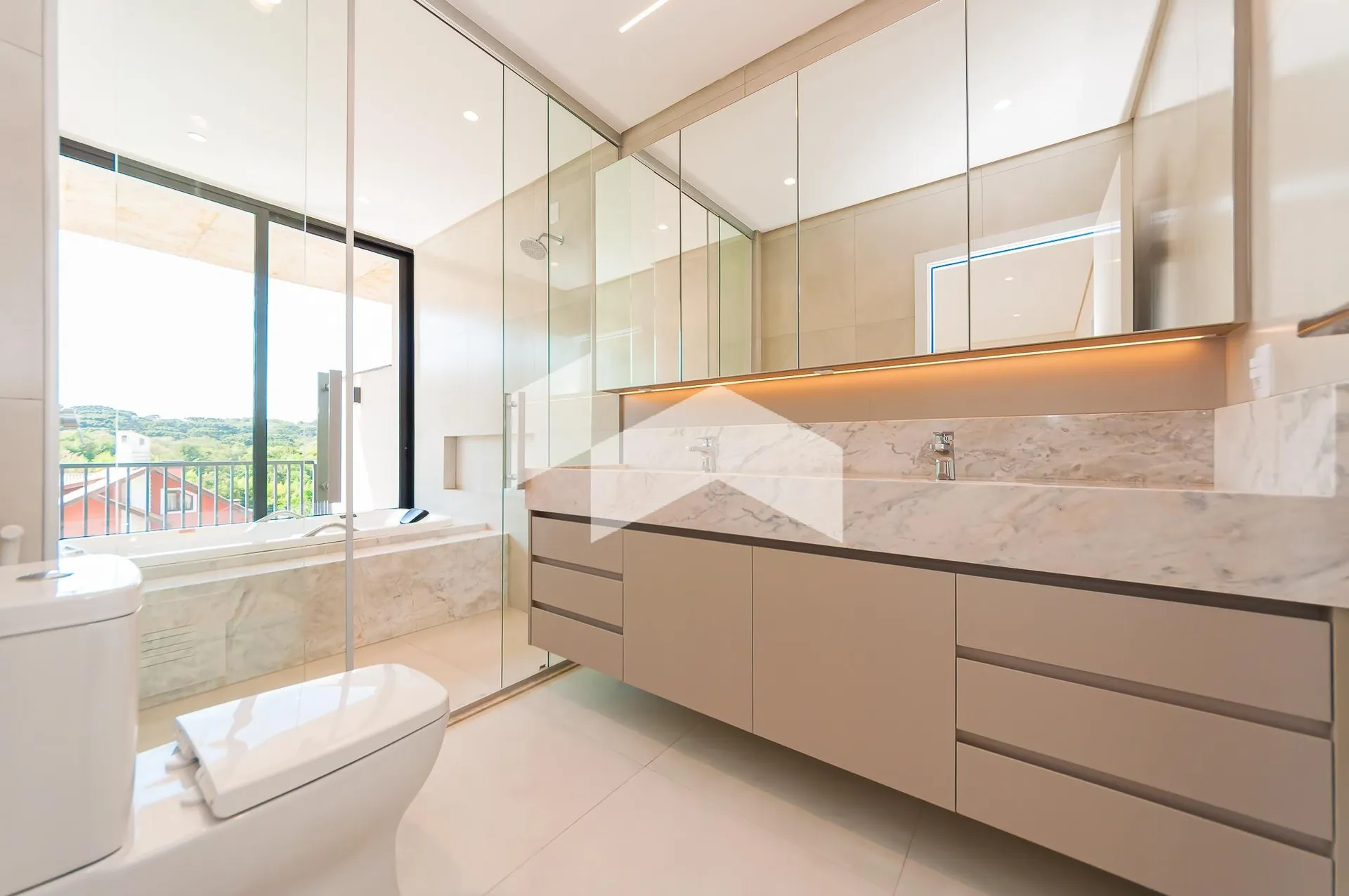 3-bedroom house with a bathtub — photo 33