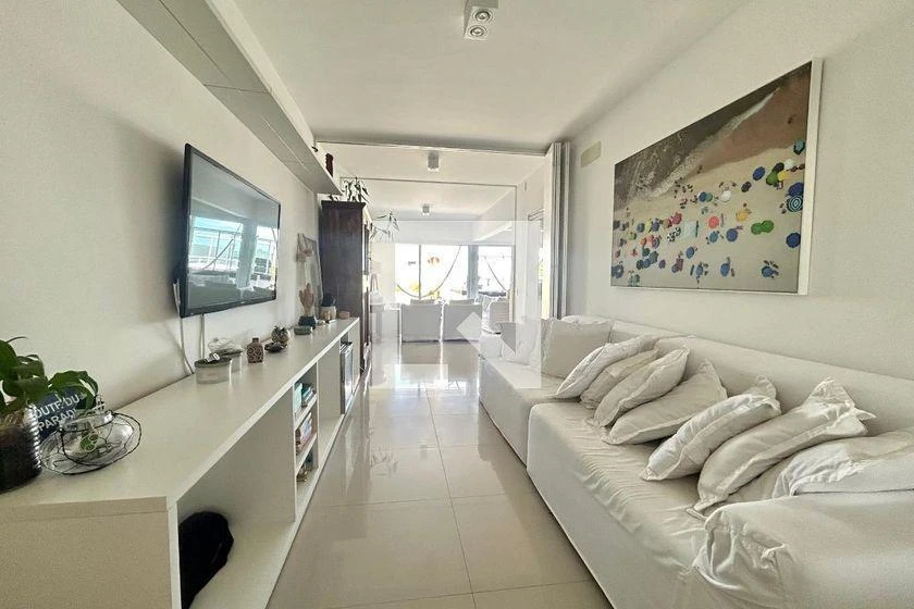 Furnished apartment, 196 m², with a glass-enclosed balcony — photo 18