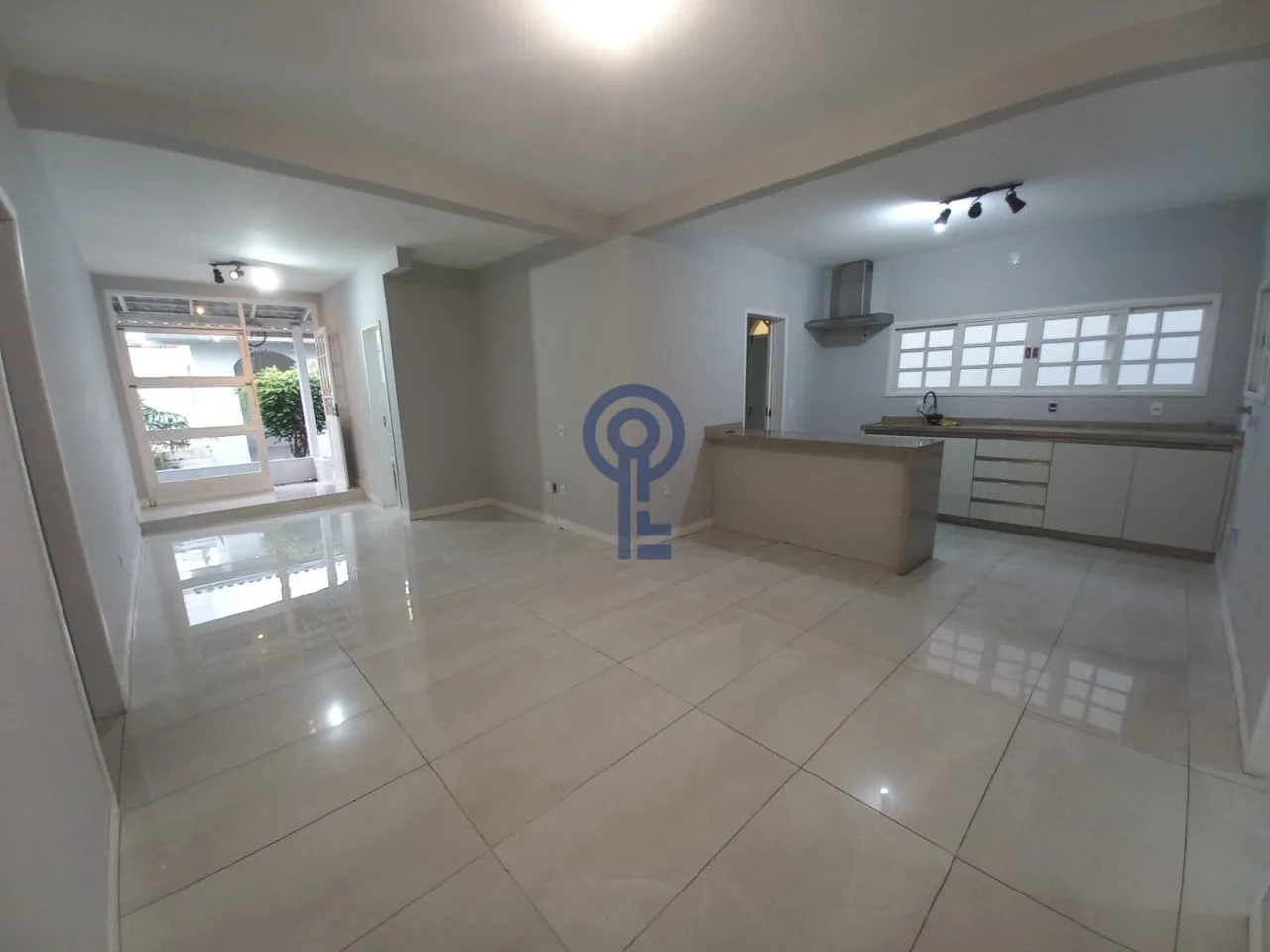 Rental house with 4 bedrooms and an open-plan kitchen — photo 9