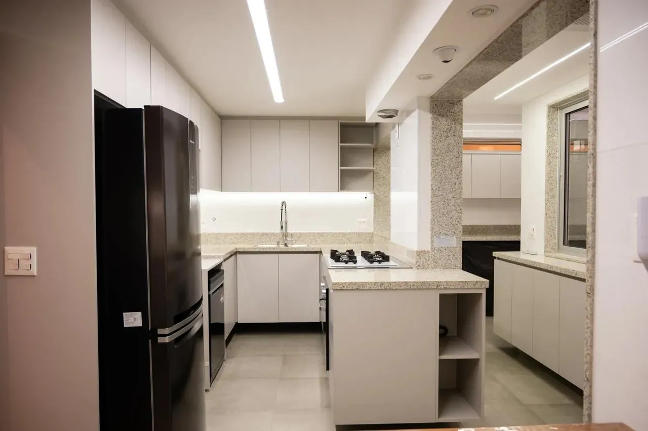 5-bedroom apartment, 1 with its own bathroom, 218 m² — photo 5