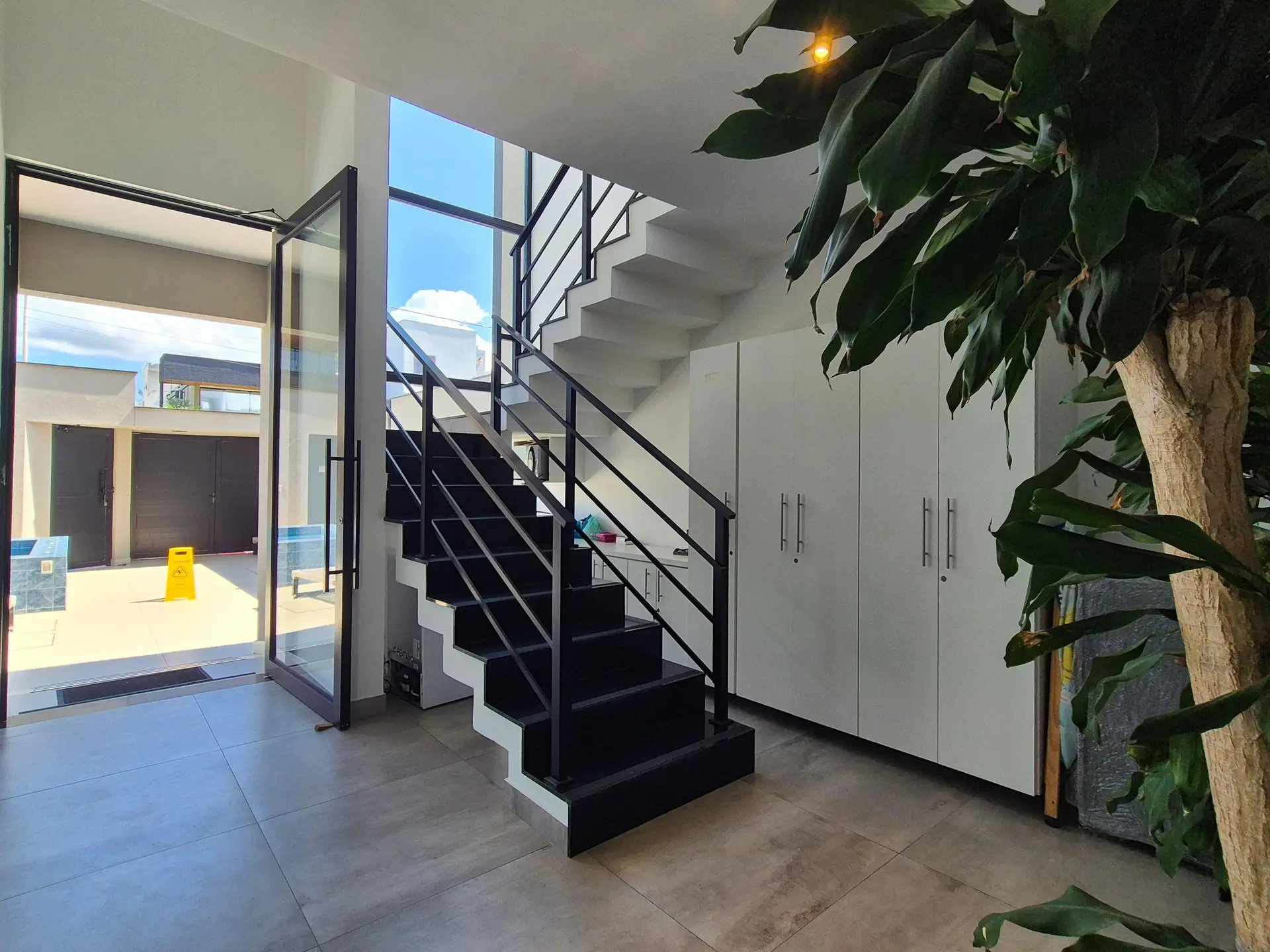 Studio mobiliado com 1 quarto e varanda com fechamento — photo 22