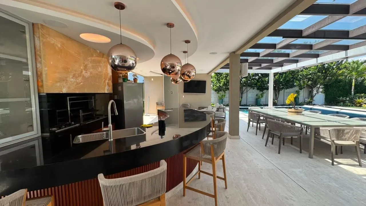 Casa com 5 quartos e 5 banheiros, com cozinha integrada — photo 22