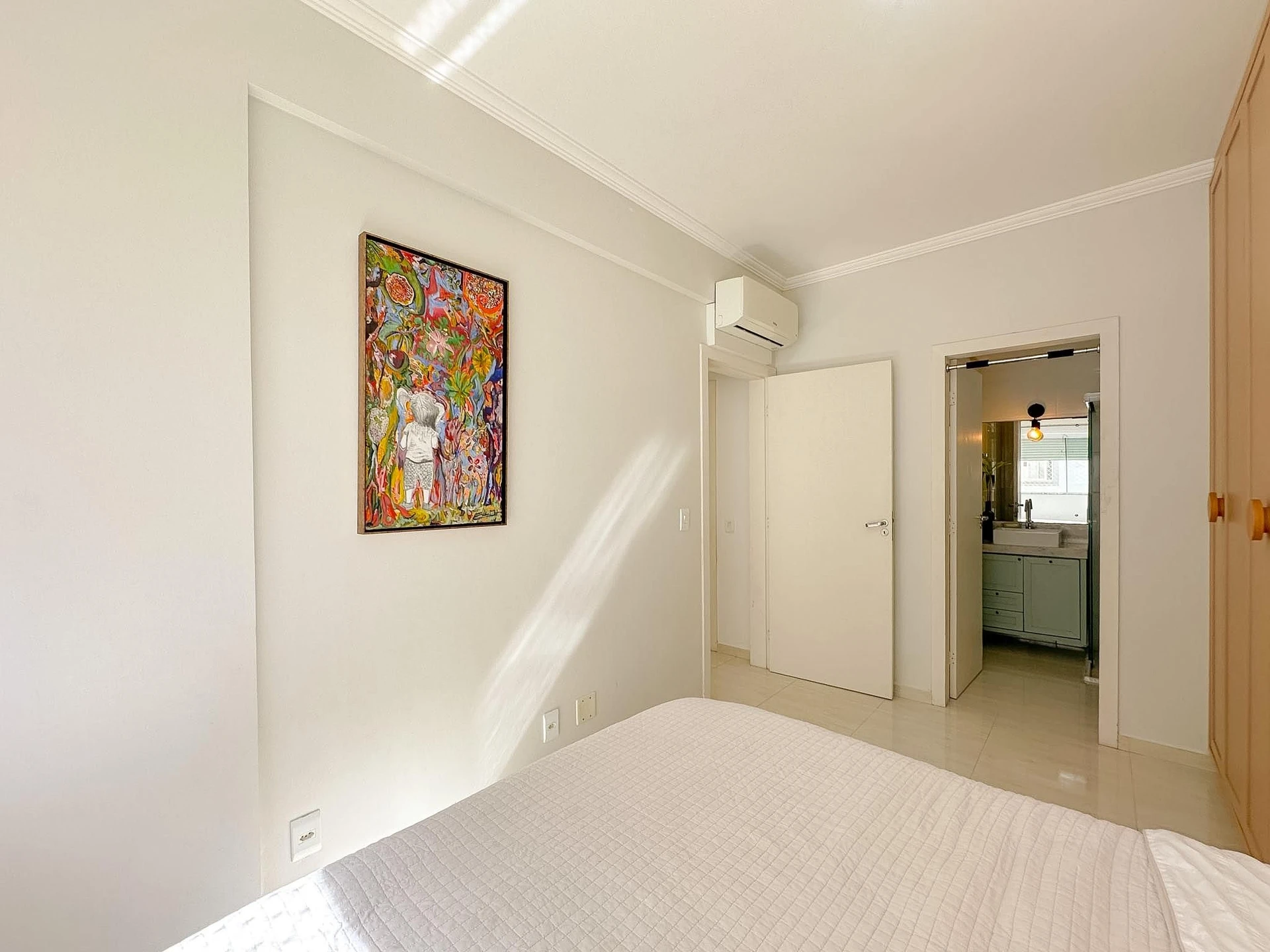 Furnished apartment, 92 m², with a grill on the balcony — photo 14