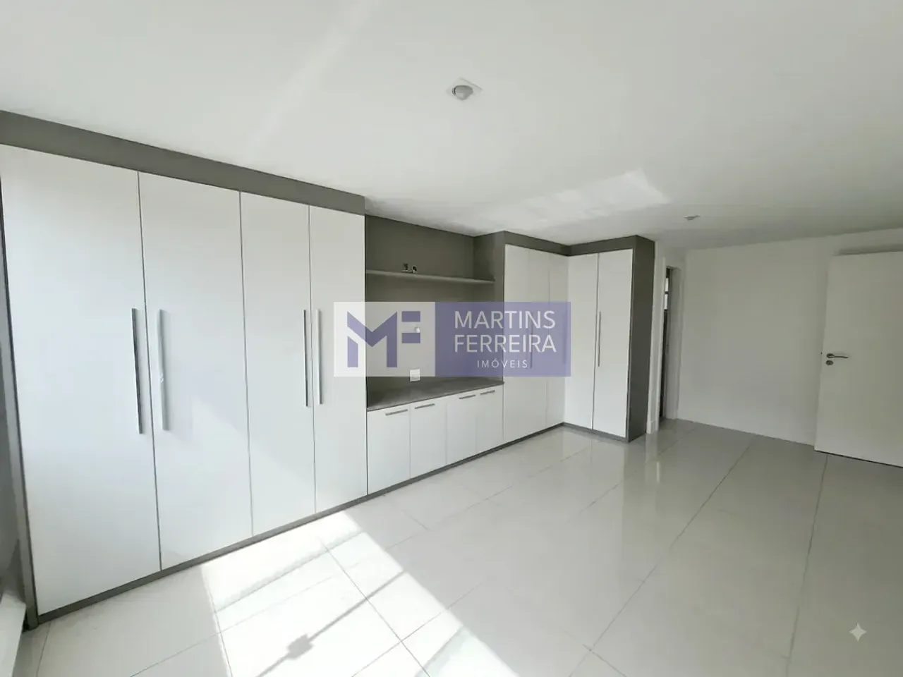 Unfurnished apartment with 4 bedrooms and 5 bathrooms — photo 18