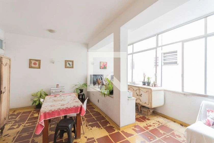 Apartamento mobiliado com 2 quartos e 65 m²
