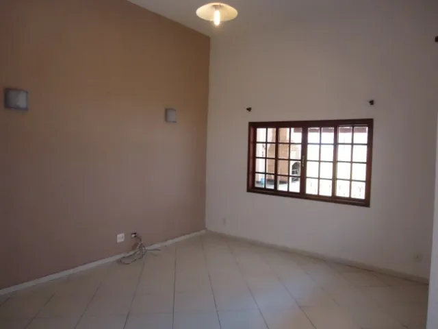 Balcony with a grill in a 3-bedroom house, 175 m² — photo 7