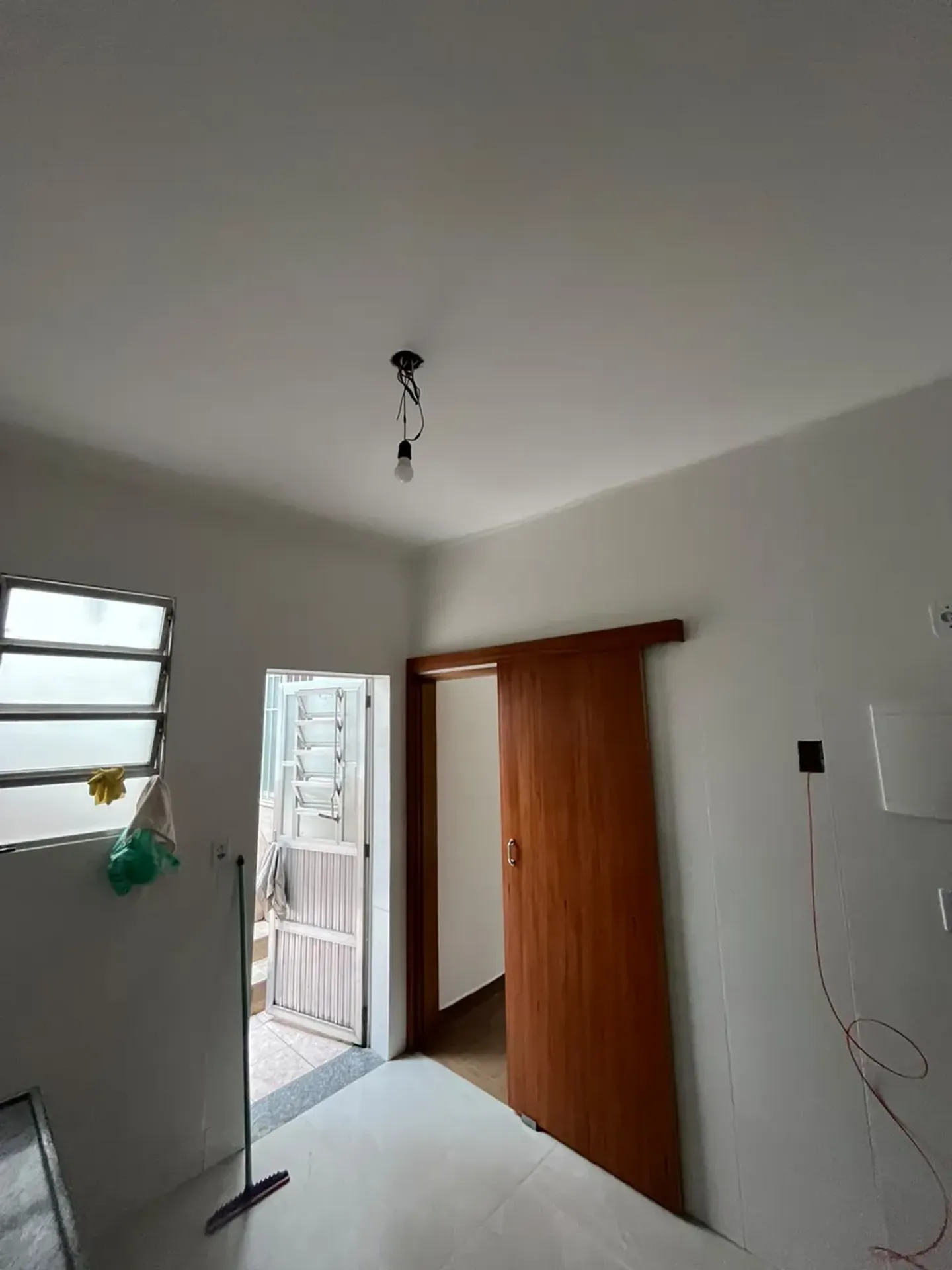 Unfurnished apartment with closed kitchen and 2 bedrooms — photo 10