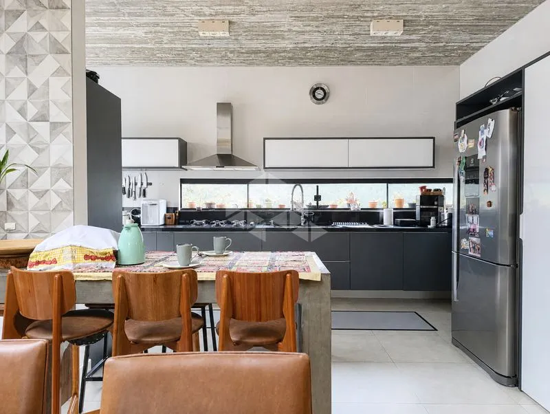2-bedroom house with a glass-enclosed balcony — photo 29