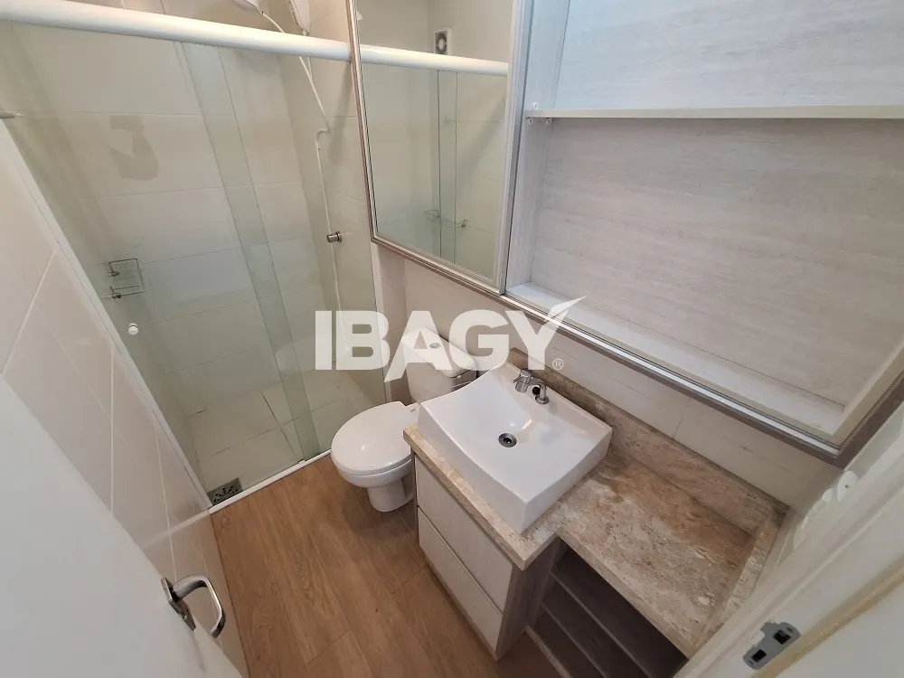 Apartamento moderno con 3 dormitorios y cocina abierta — photo 32
