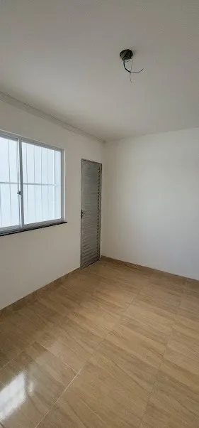Unfurnished single-story house with 2 bedrooms and 2 baths — photo 6