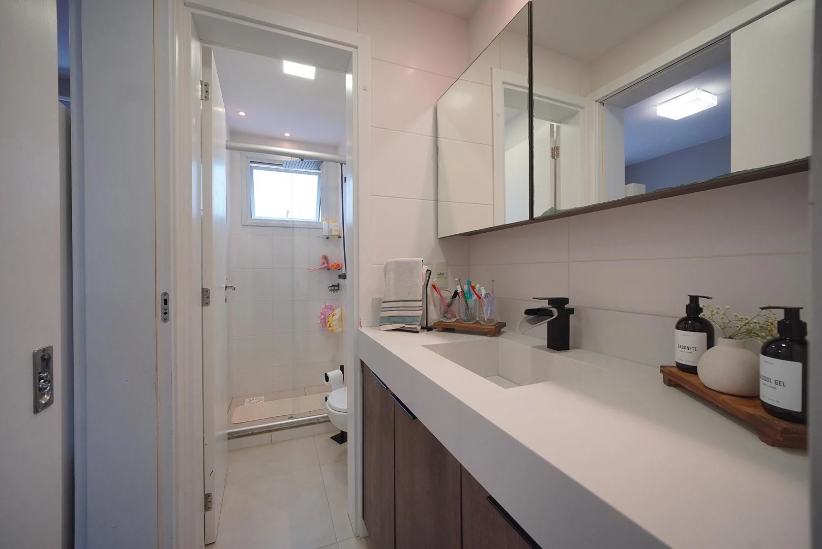 Furnished apartment, 100 m², with a grill on the balcony — photo 41
