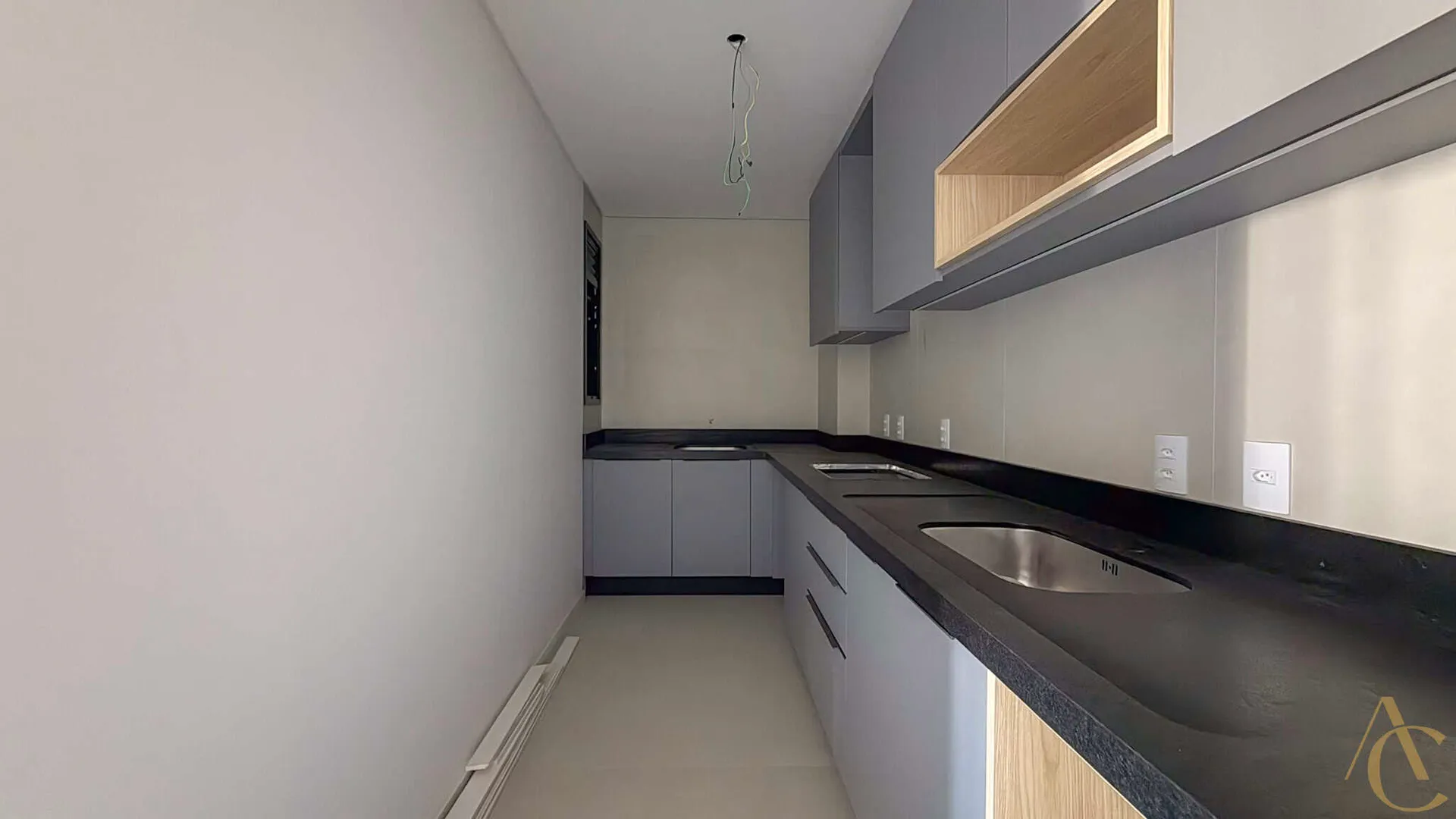Glass-enclosed balcony in a 2-bedroom apartment, 69 m² — photo 2