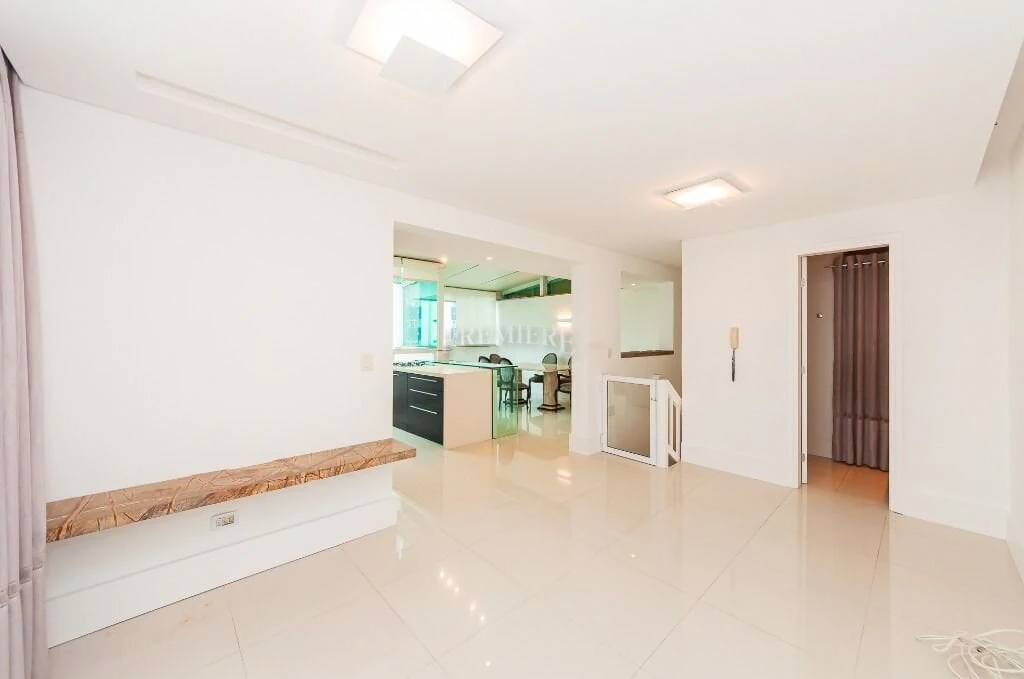 3-bedroom apartment, 1 with its own bathroom, 192 m² — photo 18