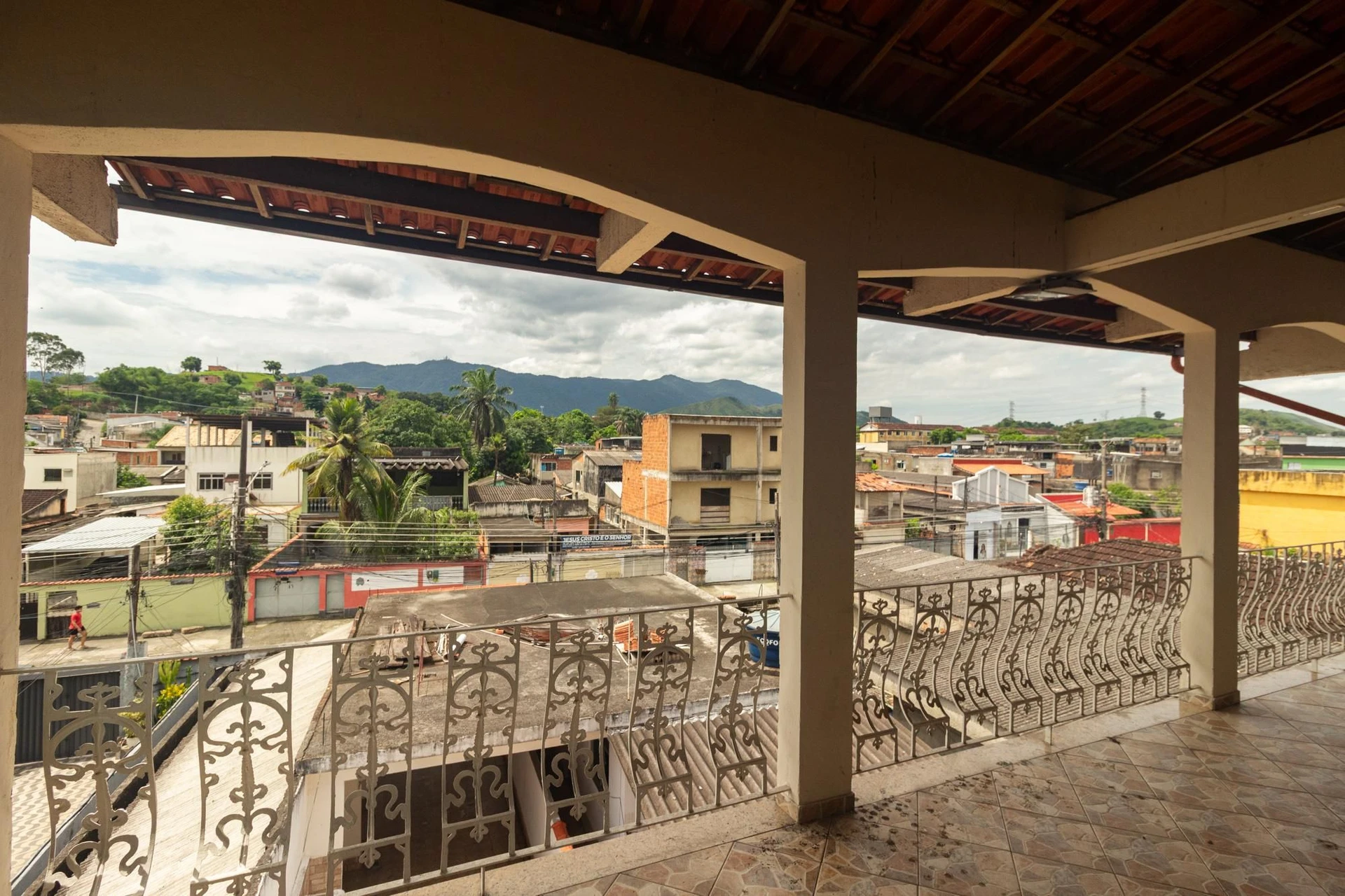 250 m² house with a garden and a mountain view — photo 21