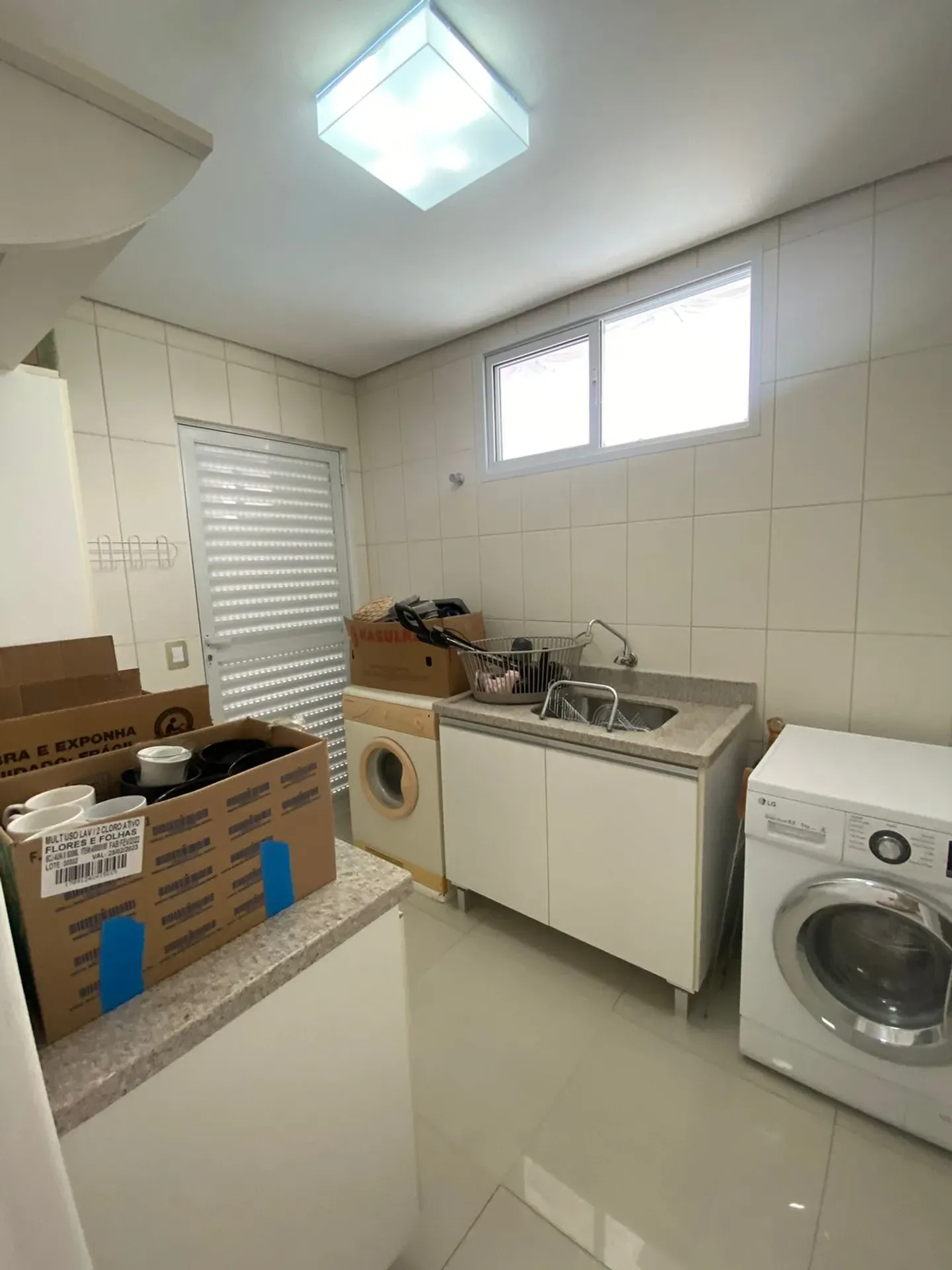 Casa com 4 quartos, 3 suítes e cozinha separada