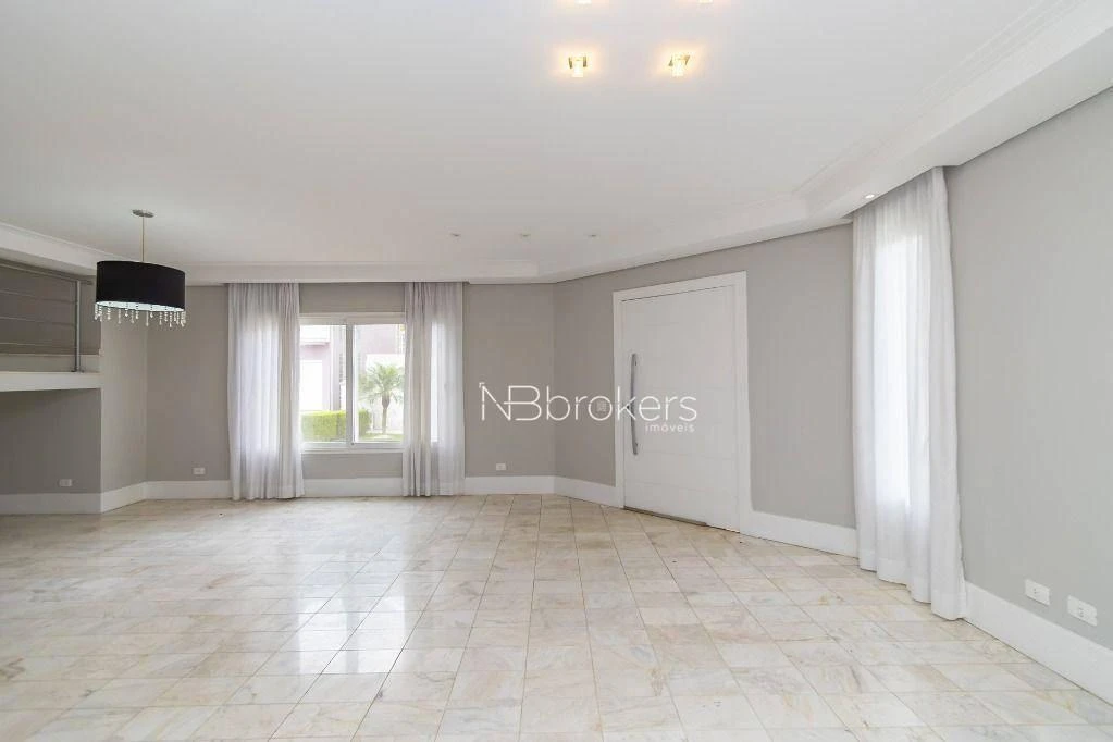444 m² house with 4 bedrooms, private garden and parking — photo 8
