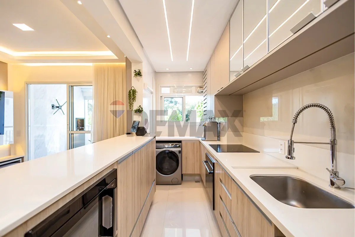 Glass-enclosed balcony in a 2-bedroom apartment, 69 m² — photo 5