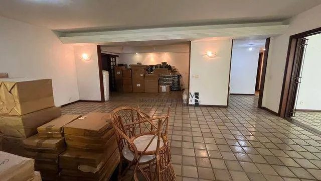 Furnished house, 395 m², with a glass-enclosed balcony — photo 27